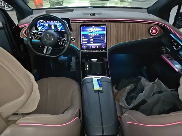 Mercedes-Benz EQE SUV — Фото автомобиля 13