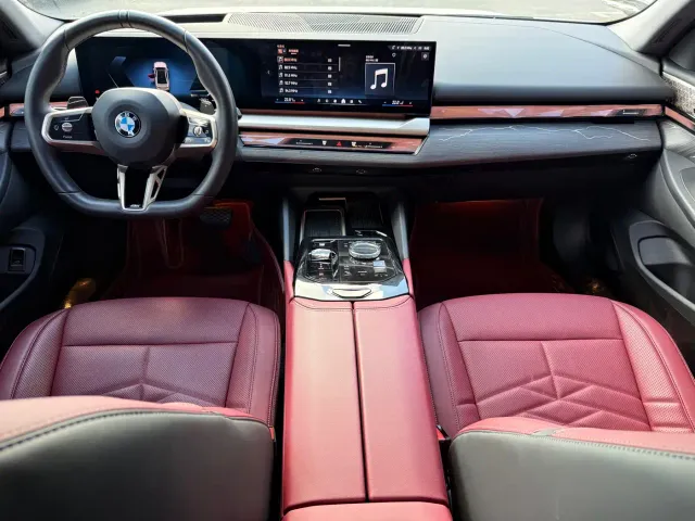BMW 5 Series — Фото автомобиля 12