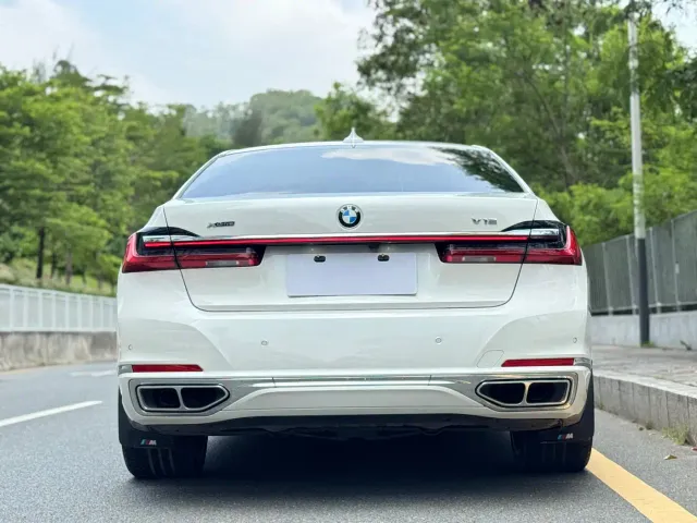 BMW 7 Series — Фото автомобиля 6