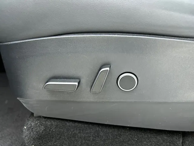 Tesla Model Y — Фото автомобиля 14