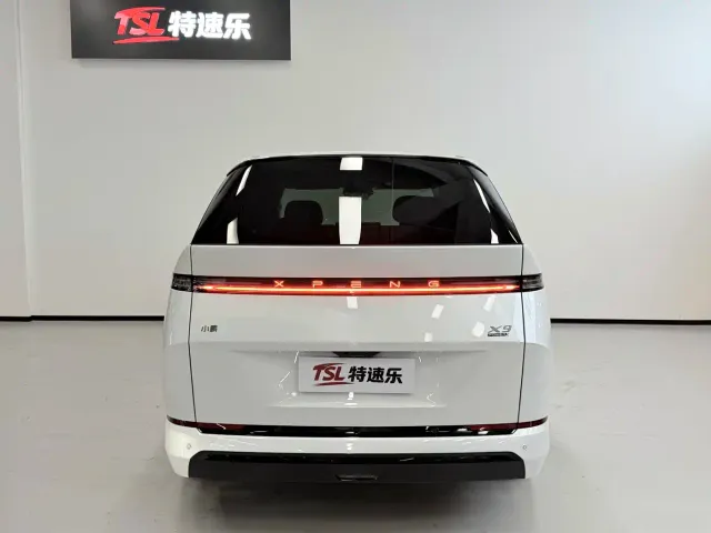 Xpeng X9 — Фото автомобиля 19