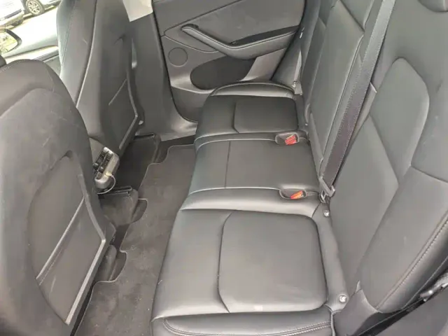 Tesla Model Y — Фото автомобиля 16