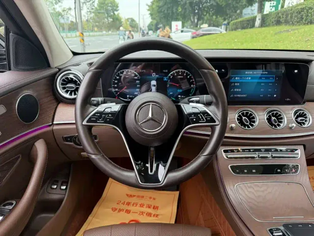 Mercedes-Benz E-Class — Фото автомобиля 14
