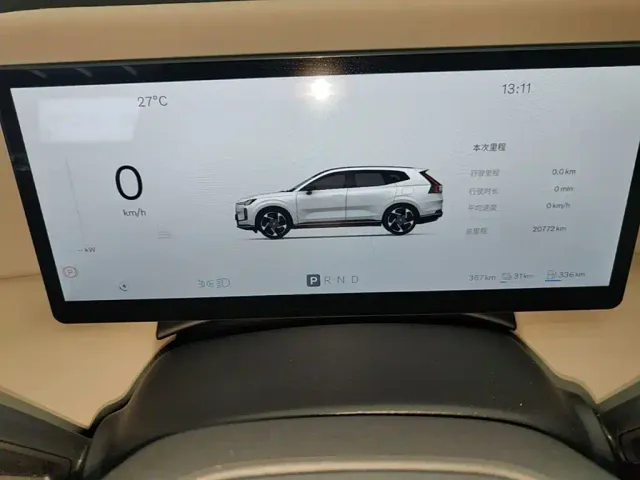 Volvo XC70 Plug-in Hybrid — Фото автомобиля 11