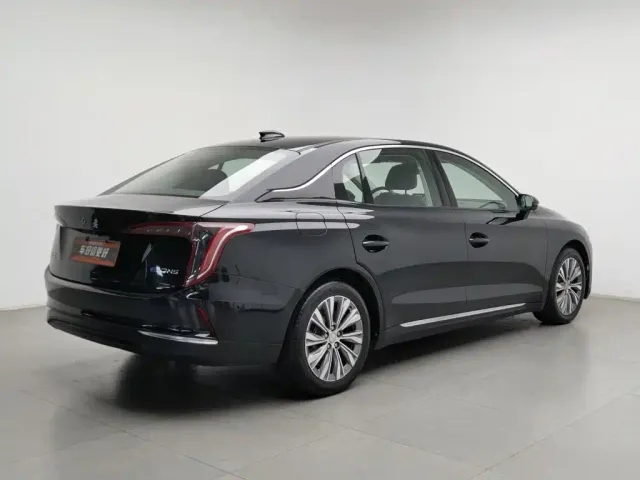 Hongqi E-QM5 — Фото автомобиля 2