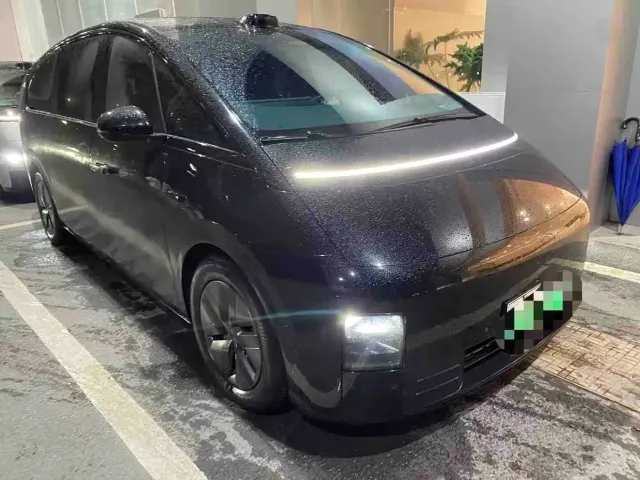 Li Auto MEGA — Фото автомобиля 2