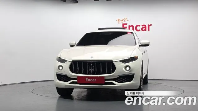 Maserati Levante — Фото автомобиля 3