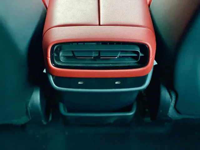 Xiaomi SU7 — Фото автомобиля 21