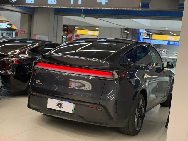 Tesla Model Y — Фото автомобиля 4