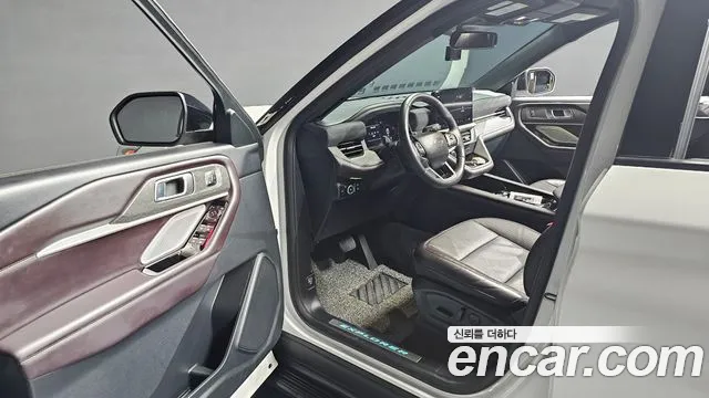 Ford Explorer — Фото автомобиля 15