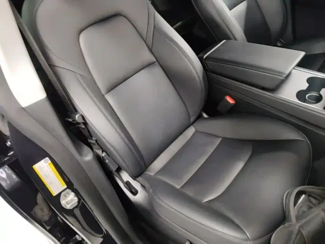 Tesla Model Y — Фото автомобиля 24