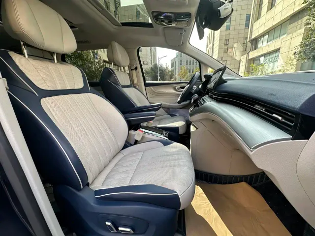 Roewe iMAX8 — Фото автомобиля 11