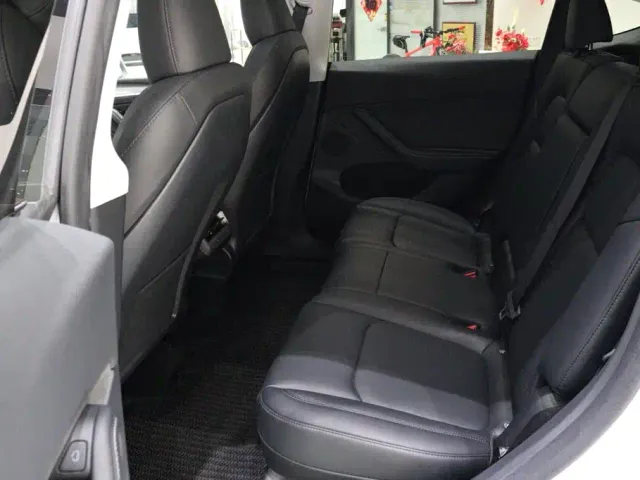 Tesla Model Y — Фото автомобиля 8