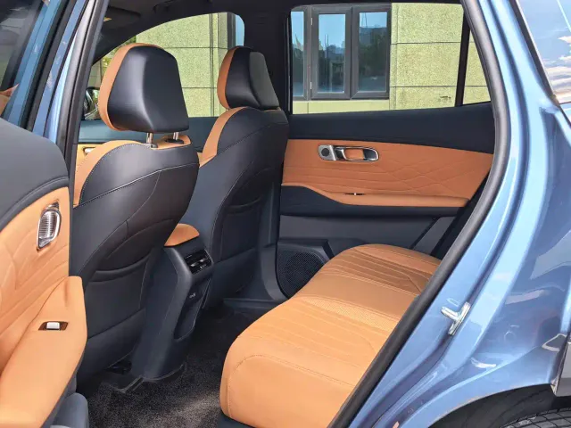 Geely Galaxy Starship 7 EM-i — Фото автомобиля 11