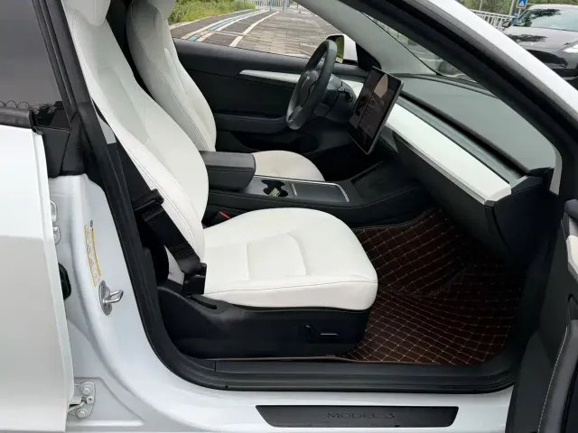 Tesla Model 3 — Фото автомобиля 5