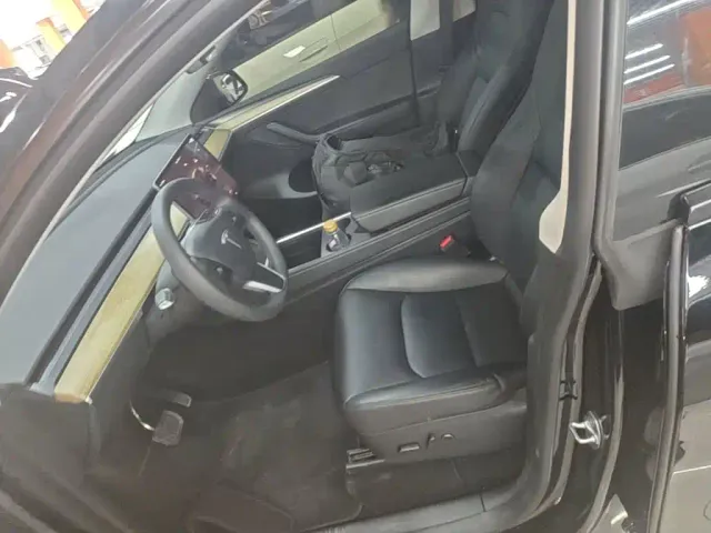 Tesla Model Y — Фото автомобиля 14