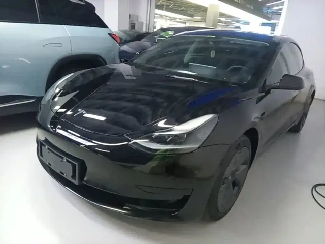 Фотография автомобиля — Tesla Model 3