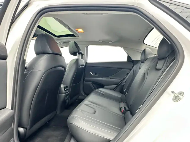 Hyundai Elantra — Фото автомобиля 5