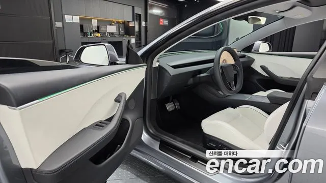 Tesla Model 3 — Фото автомобиля 14
