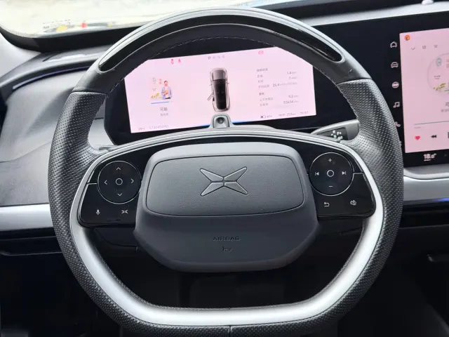 Xpeng P7 — Фото автомобиля 10