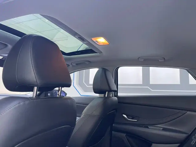 Hyundai Elantra — Фото автомобиля 14