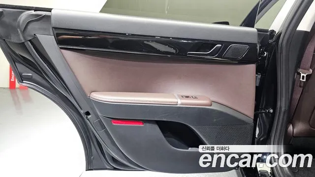 Hyundai Grandeur Grandeur (GN7) 2.5 Бензин 2WD — Фото автомобиля 25