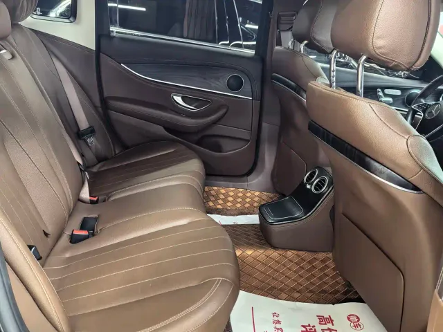 Mercedes-Benz E-Class — Фото автомобиля 9