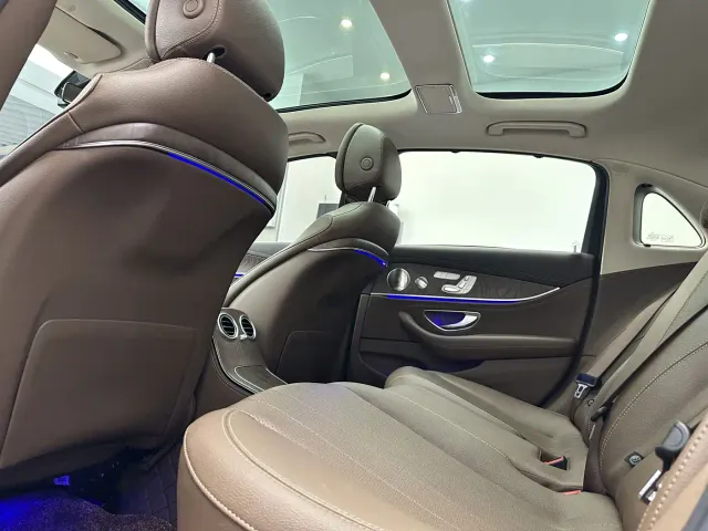 Mercedes-Benz E-Class — Фото автомобиля 15