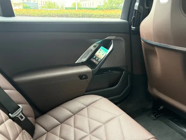 BMW i7 — Фото автомобиля 11