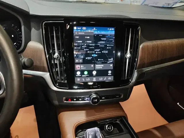 Volvo S90 — Фото автомобиля 12