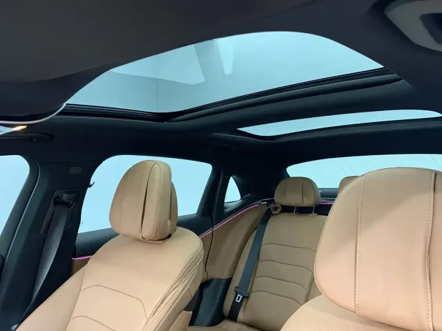 Mercedes-Benz E-Class — Фото автомобиля 16