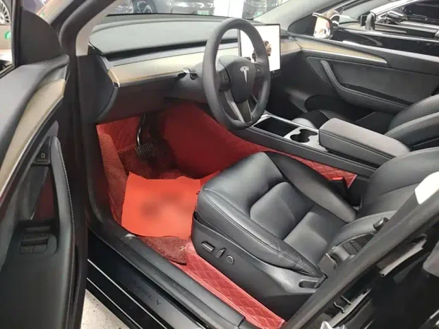 Tesla Model Y — Фото автомобиля 11