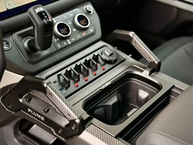 Land Rover Defender — Фото автомобиля 11