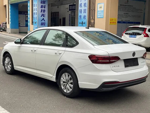 Volkswagen Lavida — Фото автомобиля 4
