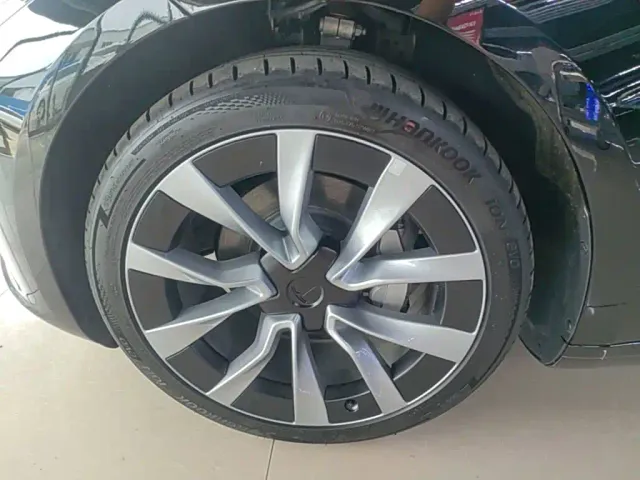 Tesla Model 3 — Фото автомобиля 22