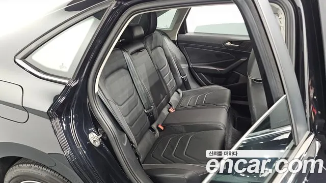 Volkswagen Jetta — Фото автомобиля 11