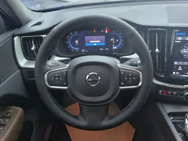 Volvo XC60 — Фото автомобиля 15