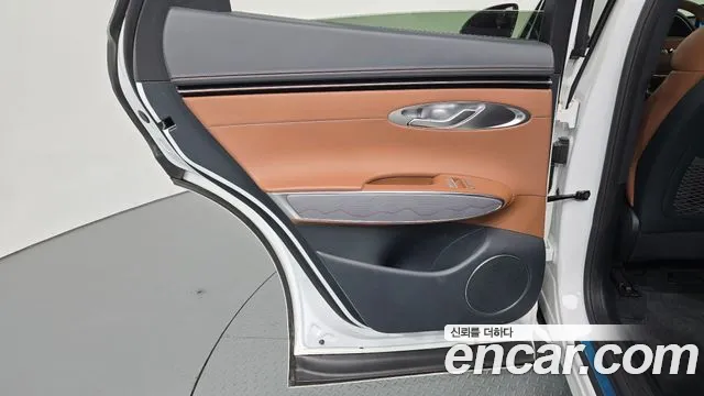 Genesis GV70 — Фото автомобиля 25