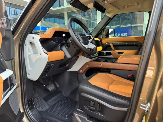 Land Rover Defender — Фото автомобиля 9