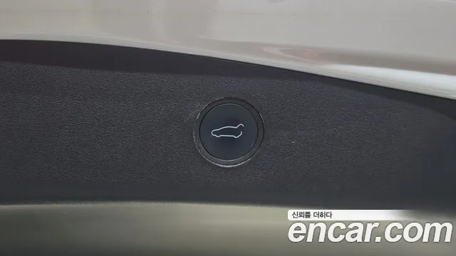 Tesla Model 3 — Фото автомобиля 15