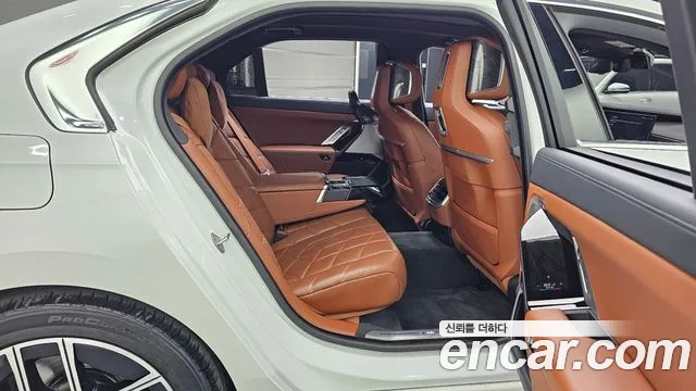 BMW 7-Series — Фото автомобиля 12