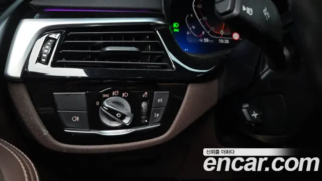 BMW 5 Series G30 — Фото автомобиля 16