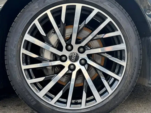 Audi A8 — Фото автомобиля 24