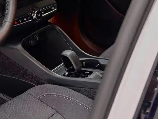 Volvo XC40 — Фото автомобиля 14