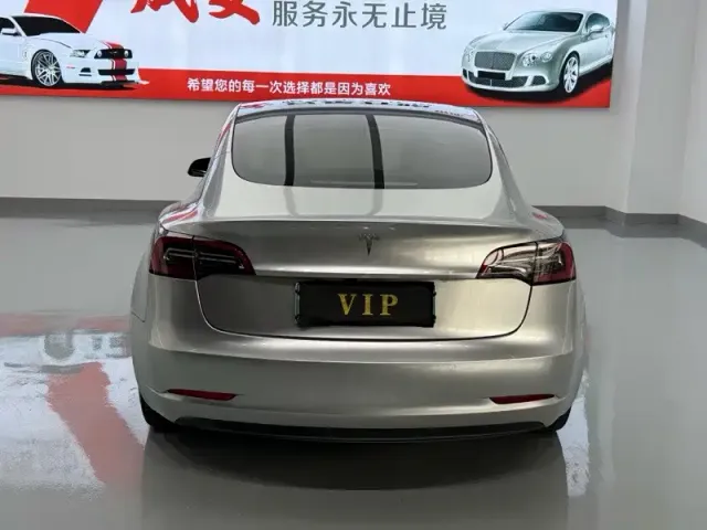 Tesla Model 3 — Фото автомобиля 12