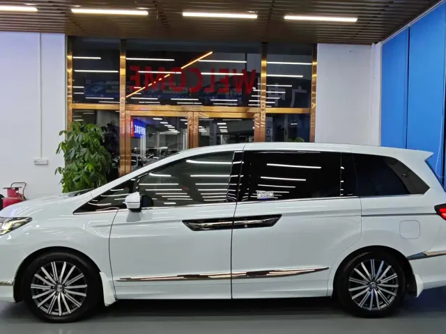 Honda Elysion — Фото автомобиля 4