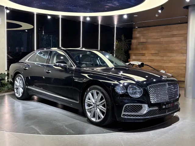 Bentley Flying Spur — Фото автомобиля 3