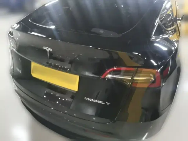 Tesla Model Y — Фото автомобиля 9