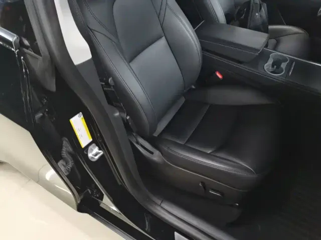 Tesla Model Y — Фото автомобиля 24