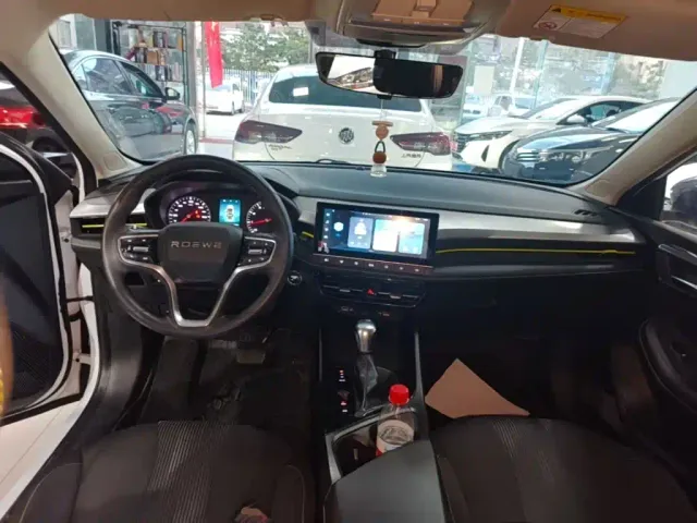 Roewe i5 — Фото автомобиля 9